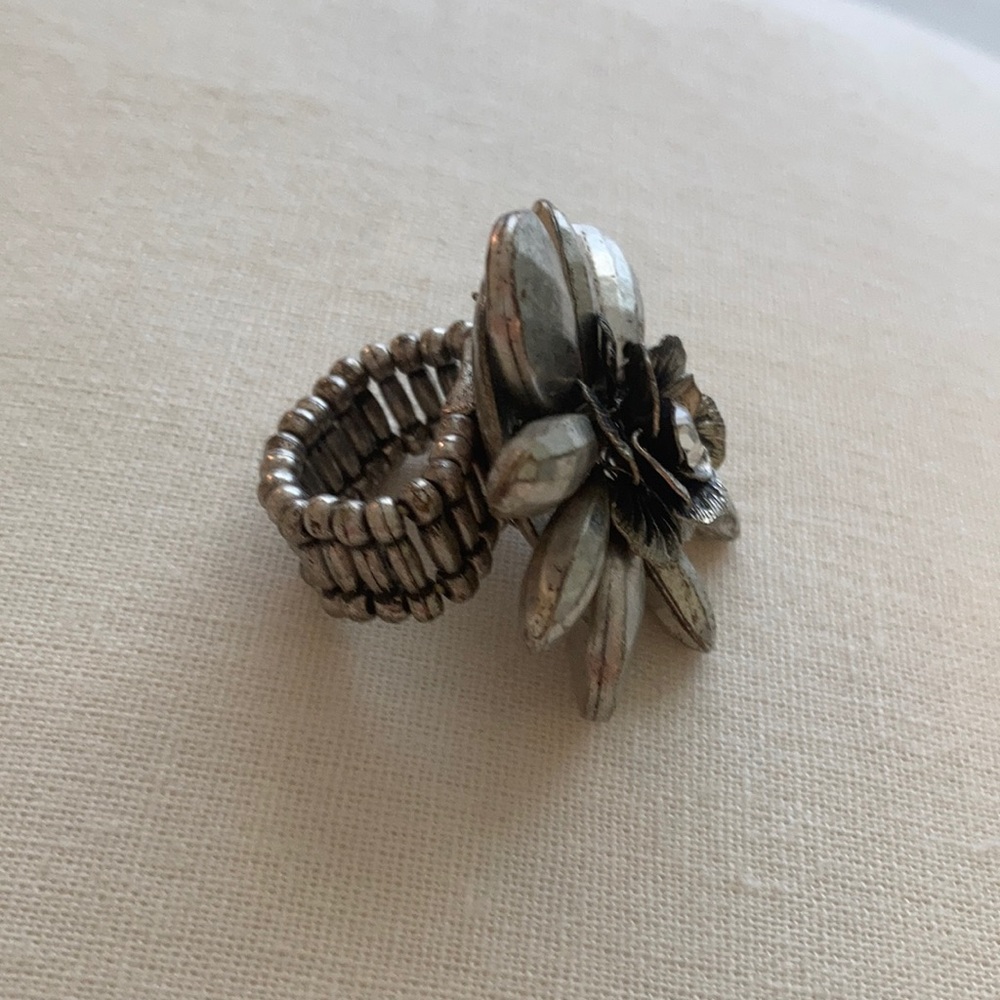 Daisy Silver Tone Stretch Ring With Rhinestone - image 2